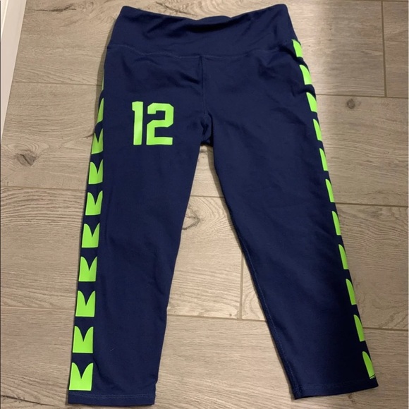 NFL Seattle Seahawks 12th man women’s capris - Picture 2 of 3